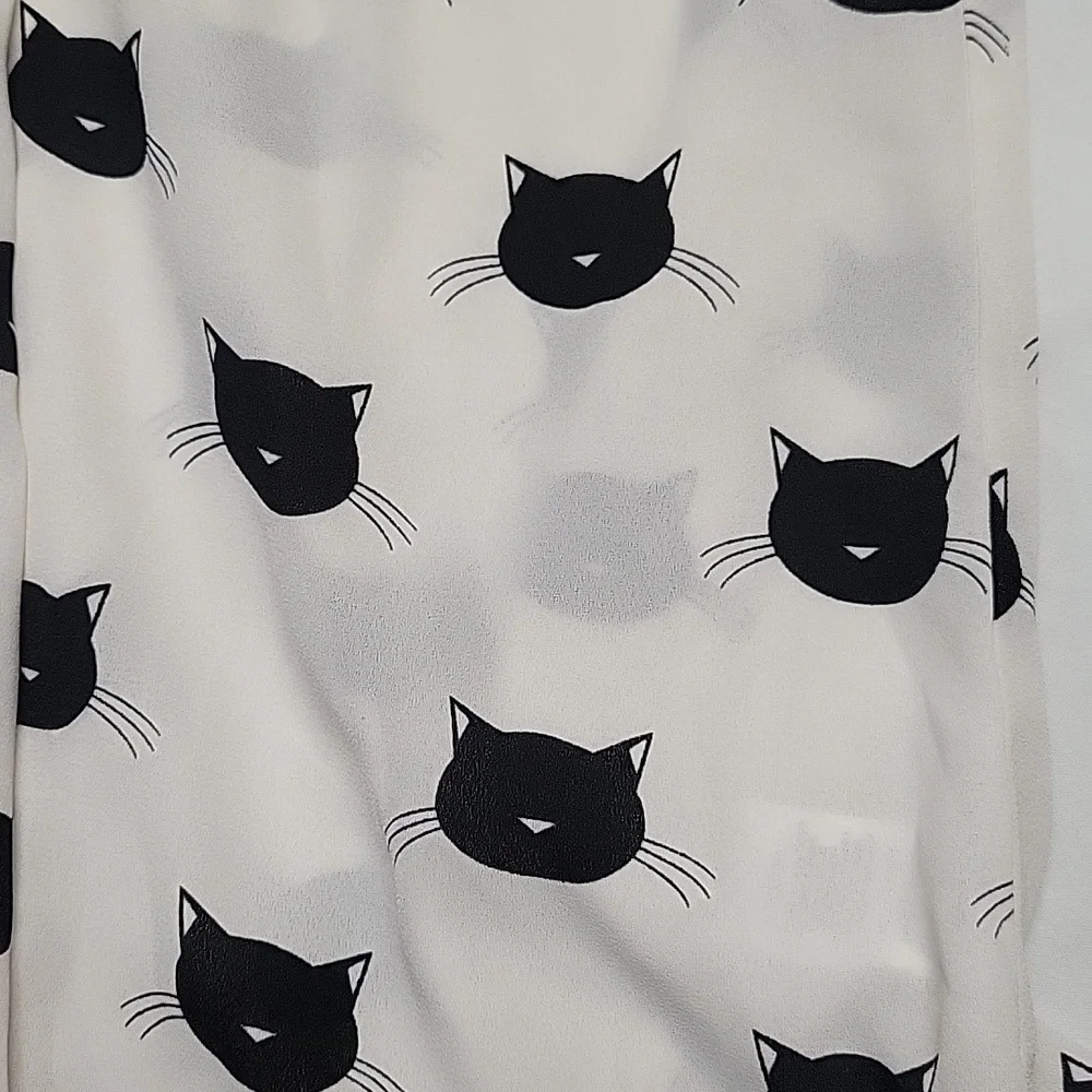 Express Cat Print Blouse - Picture 2 of 8
